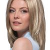 Woman with straight short blonde synthetic wig